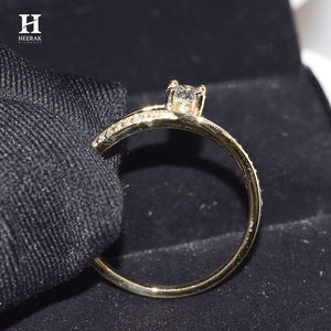 แหวนหมั้นเพชรทองคำ 14K แบบแยกก้าน - แหวนเพชรเพาะเลี้ยง/เพชรธรรมชาติ ดีไซน์หรูหราสำหรับผู้หญิง - Product Image 4