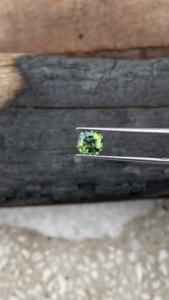 Exclusivo en Mi Tienda: Tanzanita Natural Certificada de Color Raro, Corte Brillante Cuadrado, Zoisita Natural, 0.99 Quilates - Product Image 5