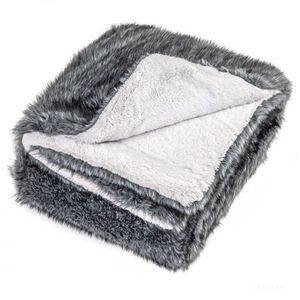 Morbida Coperta in Finta Pelliccia di Lupo Grigia 740GSM 152x203cm, Materiale Peluche Bifacciale con Design a Coniglio, Lavabile e Stampata - Product Image 2