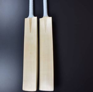 Radhe Enterprises RE/25-26/275 Batte de cricket en bois ambidextre style classique durable 2,8 lb épaisseur 13-16 mm coutures sans soudure - Product Image 1
