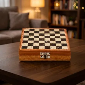 Jeu d'échecs carré en bois poli et peint fait main, jeu de société moderne, pièces durables, décoration d'intérieur, cadeaux de Thanksgiving et de Noël - Product Image 4