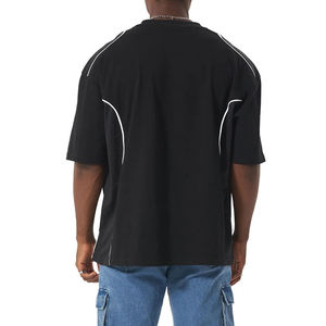 Camiseta casual minimalista para hombre, tela suave y transpirable, cómoda y elegante para uso diario, ropa para un look moderno y cuidado. - Product Image 4