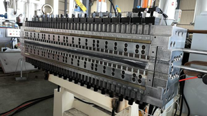 Extrusion de coffrage creux en plastique de feuille de Pp faisant la machine pour le contreplaqué de construction réutilisé par réutilisation élevée de panneau en béton - Product Image 3