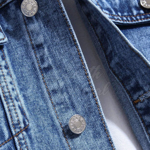 Chaqueta de Invierno Estilo Urbano para Hombre, Diseño Interior Aislado, Aspecto Moderno, Logotipo Frontal, 100% Algodón, Uso Diario en Invierno - Product Image 5