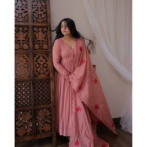 Hermoso Vestido Indio y Pakistaní con Pent y Dupatta para Fiestas - Product Image 3