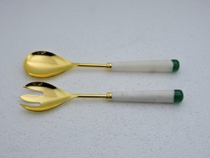 Cuchara y tenedor de lujo de acero inoxidable con mango de resina para servir ensaladas, vajilla decorativa para restaurantes de alta cocina, proveedor de servicios de catering para hoteles. - Product Image 1
