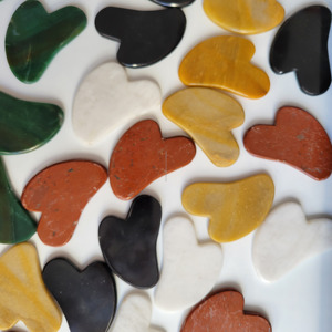 Gua sha de amatista natural acabado a mano para el cuidado facial, herramienta de masaje de cristal de jade, piedra preciosa auténtica, suministro al por mayor, alta calidad - Product Image 5
