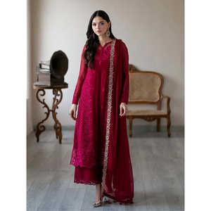 Ensemble de costume de soirée pour femmes de créateur avec haut-plazzo et dupatta, travail de broderie lourd - Product Image 1