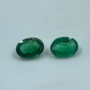 พลอยมรกตสีเขียวธรรมชาติ รูปไข่ คุณภาพ A1 น้ำหนัก 1.30 กะรัต ขนาด 5x7 มม. สำหรับทำเครื่องประดับ - Product Image 1