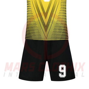 Conjunto de camiseta y pantalones cortos de fútbol con cuello redondo, hechos de poliéster, uniforme de fútbol de alta calidad con diseño personalizado, conjunto completo - Product Image 5