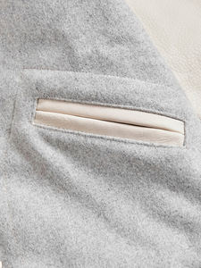 แจ็คเก็ตเบสบอลแบบวาร์ซิตี้ผ้าฟลีซแฟชั่นใหม่สำหรับผู้ชาย OEM คอตั้ง แต่งลายปัก ติดกระดุม แถบยางยืด ไซส์ใหญ่พิเศษ - Product Image 5