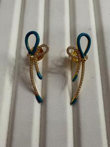 Modernos pendientes colgantes de lazo de cinta de alto brillo, estilo borla colorida para el hombro, joyería de fiesta para mujer, con lazo. - Product Image 3