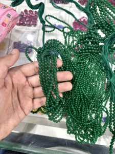 ลูกปัดมรกตทรงกลมสีเขียวขายส่ง ลูกปัดเรียบสำหรับทำเครื่องประดับ ผลิตในห้องปฏิบัติการ - Product Image 4