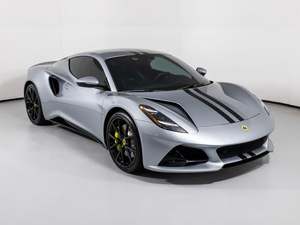 Land Rover Range Rover First Edition RWD SUV 2024 avec toit ouvrant panoramique et sièges en cuir - Product Image 4