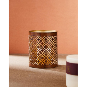 Lámpara cilíndrica de latón de aspecto único con diseño perforado para decoración del hogar, portavelas de metal resistente al calor. - Product Image 6