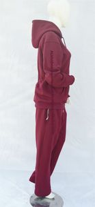 Survêtement deux pièces bordeaux pour femme, coupe classique, en tissu peigné, écologique, collection automne, étiquette personnalisée, commande en gros - Product Image 2