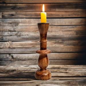 Candelabro de Madera Curvo Clásico, Hecho a Mano, Adorno para el Hogar - Product Image 1