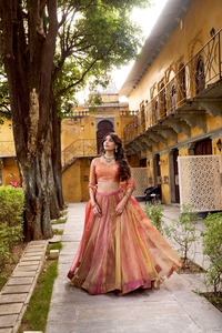 Lehenga Choli Rosa Melocotón para Novia, Mezcla de Seda, Traje Tradicional para Boda, Largo hasta el Suelo, Corte Regular - Product Image 3