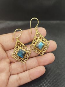 Boucles d'oreilles pendantes bohèmes plaquées or 18 carats avec labradorite bleue, nouveau design, bijoux fantaisie en laiton pour femmes - Prix de gros - Product Image 5