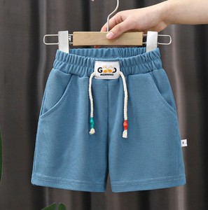 Shorts décontractés 100 % coton pour garçons, taille élastique, motif dessin animé élégant, idéal pour la plage - Product Image 3