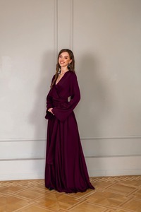 Robe longue en satin bordeaux pour femme, manches longues, col en V, fente haute, traîne fluide, élégante pour soirée, fête ou invitée de mariage - Product Image 3