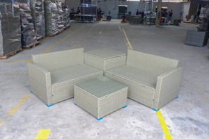 Ensemble de salon de jardin modulaire moderne en rotin pour 4 personnes avec coussins et table en verre - Product Image 5