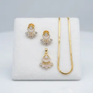 Conjunto de colgante Bhargavi Classic American Diamond con acabado en oro y rodio, con circonita cúbica, joyería moderna para boda. - Product Image 2