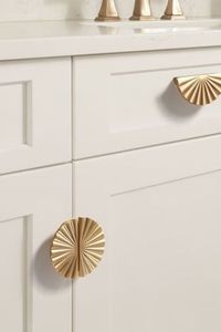 Poignées de meuble modernes en aluminium doré demi-lune, poignées de placard cannelées motif soleil, quincaillerie de tiroir semi-circulaire de luxe, boutons de cuisine - Product Image 2