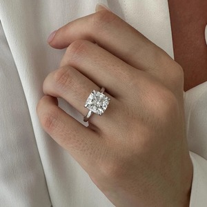 Bague de fiançailles solitaire en diamant de laboratoire taille coussin de 4 carats, ajustement parfait, or blanc 14K 18K, platine, bague de mariée - Product Image 1