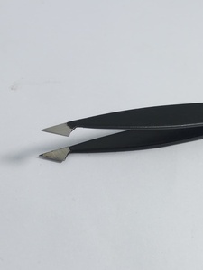 แหนบต่อขนตาสีดำแบบโค้ง รุ่น Pro ป้องกันการลื่น จับกระชับ ผลิตจากสแตนเลส ปลายเรียบ - Product Image 2