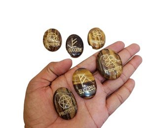 Ojo de Tigre Natural Ovalado Grabado, Amuleto de la Suerte con Piedra Preciosa de Cristal para el Éxito, Protección y Prosperidad, Venta al por Mayor - Product Image 1