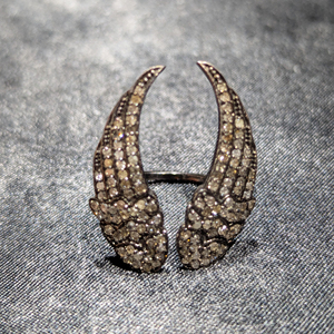 Anillo Abierto REYES con Alas de Ángel y Diamantes Naturales, Plata de Ley 925 con Baño de Rodio Negro, Joyería Fina Victoriana para Mujer - Product Image 1