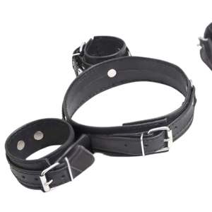 Paires de menottes en cuir de vachette avec surpiqûres décoratives - Product Image 6