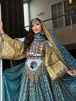 Robe afghane de luxe vert sarcelle et or, col rond, manches longues, longueur genou, broderie main, dentelle, boutons, motif uni, tenue formelle