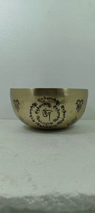 Bol chantant en laiton fait à la main avec motif Bouddha - Bol tibétain pour la guérison sonore et la méditation - Product Image 6