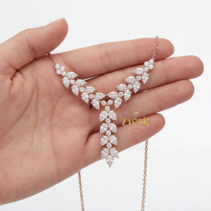 Collier Pendentif Cascade Florale en Or Rose avec Diamant de Laboratoire, Chaîne à Maillons Plaqué Or, Design Élégant et Durable, Cadeau de Mariage - Product Image 4