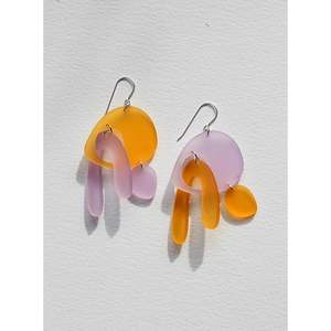 Boucles d'oreilles en résine faites à la main, finition durable, apprêts de bijouterie artistiques - Product Image 2