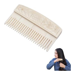 Peine de Hueso con Diseño Floral Medieval, Hecho a Mano, Pulido y Ecológico para el Cabello - Product Image 2