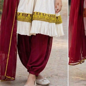 Vestido Afgano Bordado Blanco para Niños, Manga Larga, Traje Tradicional Afgano, Pantalones Color Granate con Dupatta, para Todas las Temporadas - Product Image 3