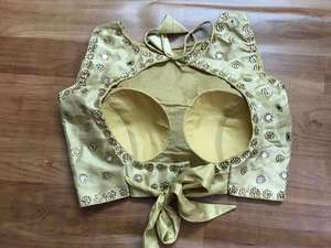 Blouse de mariage d'hiver entièrement cousue, style crop top dos ouvert, en tissu tissé, pour grande célébration - Product Image 3