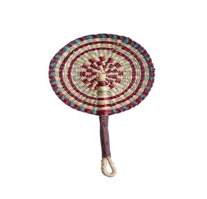 Éventail artisanal en jonc de mer tressé rouge, turquoise et beige, accessoire de rafraîchissement traditionnel en feuilles de palmier pour l'intérieur et les murs de la maison - Product Image 1