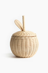 Un panier de rangement ludique inspiré des fruits, en rotin, avec une poignée en forme de tige, provenant du Vietnam - Product Image 4