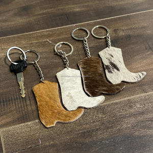 Nouvel arrivage de porte-clés en cuir de vachette au design unique porte-clés en cuir de fourrure véritable porte-clés élégants porte-clés de haute qualité à vendre - Product Image 6