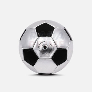Ballon de sport haute performance cousu à la machine, couverture robuste, coutures nettes, durable, design écologique pour intérieur/extérieur - Product Image 3