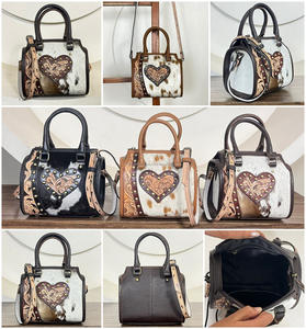 Bolso de Hombro Cruzado de Cuero Genuino de Vaca Grabado a Mano Estilo Western Vintage 2026 con Corazón Tachonado y Pelo para Mujer - Product Image 3