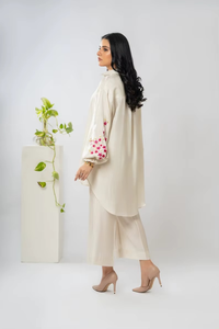 ชุดเซ็ต 2 ชิ้น เสื้อครอปแขนกุดปักลายสีขาวชมพู ผ้าชีฟองผสมคอตตอนทอเนื้อแน่น สไตล์ลำลอง สำหรับผู้หญิง รุ่นปี 2026 พร้อมกางเกงขายาว - Product Image 2