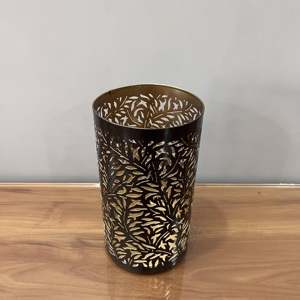 ตะเกียงเหล็กสีดำลายใบไม้สลักลาย งานแฮนด์เมด ตกแต่งบ้าน - Product Image 1