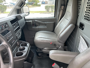 Furgoneta de Carga GMC Savana G23705 2019/2020 Usada en Buen Estado con Transmisión Automática, 77,076 millas (Furgoneta de Panel) - Product Image 3
