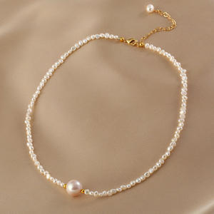 Collar de Perlas Naturales Exquisito con Cadena de Clavícula Estilo Barroco de Alta Gama para Mujer, con un Toque de Lujo Ligero, Estilo Irregular y Personalidad Única - Product Image 1