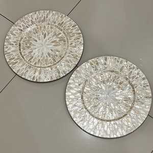 Bandeja Decorativa Redonda de Cerámica con Diseño Floral Estilo Bohemio e Incrustaciones de Madreperla - Product Image 3